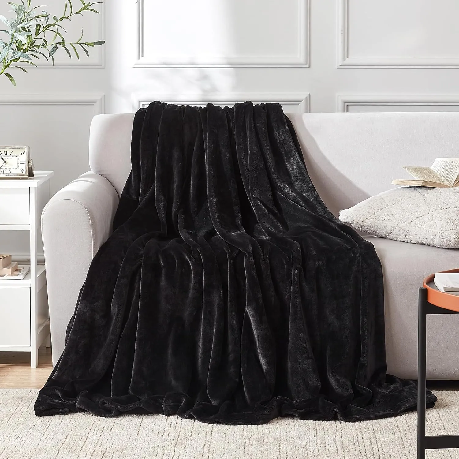 Hansleep Fleece Black Throw Blanket, Super Soft Flannel Fuzzy Plush Cozy Blanket for All Seasons, Black, Throw 50x60 Inches