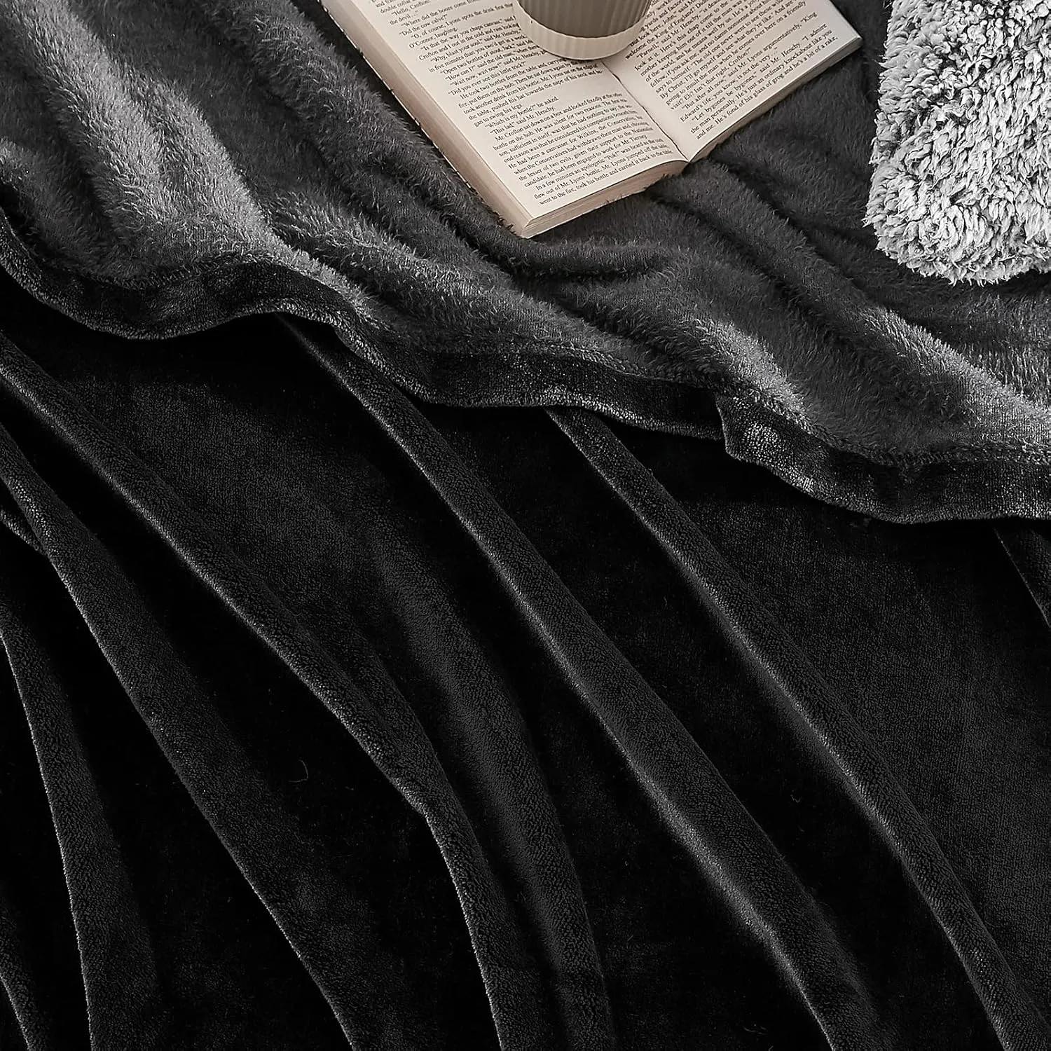 Hansleep Fleece Black Throw Blanket, Super Soft Flannel Fuzzy Plush Cozy Blanket for All Seasons, Black, Throw 50x60 Inches
