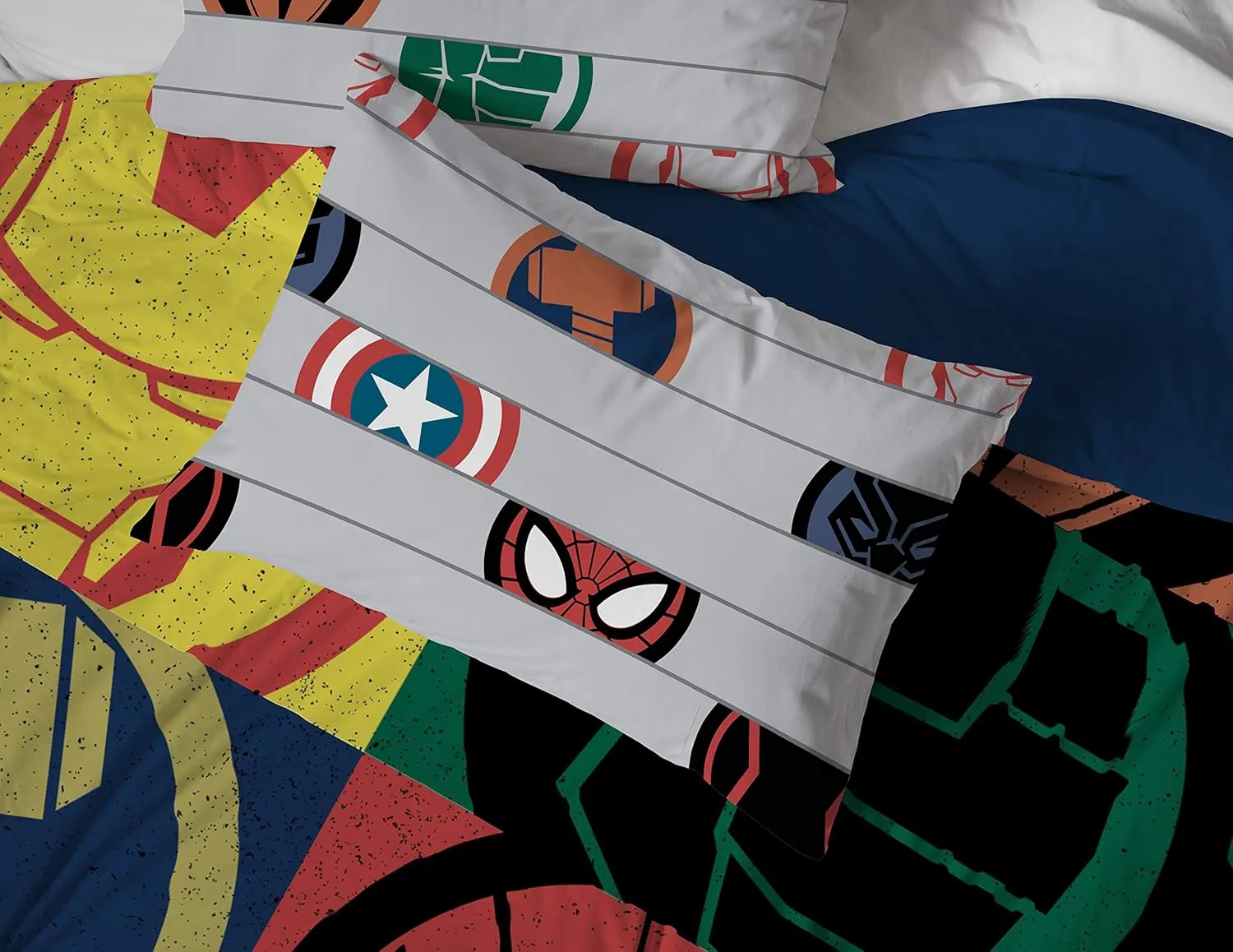 Jay Franco Marvel Avengers Emblems 7 Piece Queen Bed Set - Includes Comforter & Sheet Set Bedding - Super Soft Fade Resistant Microfiber (Official Marvel Product)